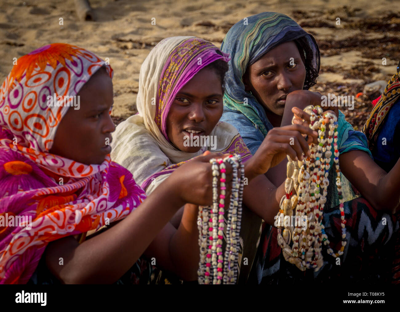 Frauen, Verkauf, Halsketten, Dahlak-Inseln, Eritrea Stockfoto