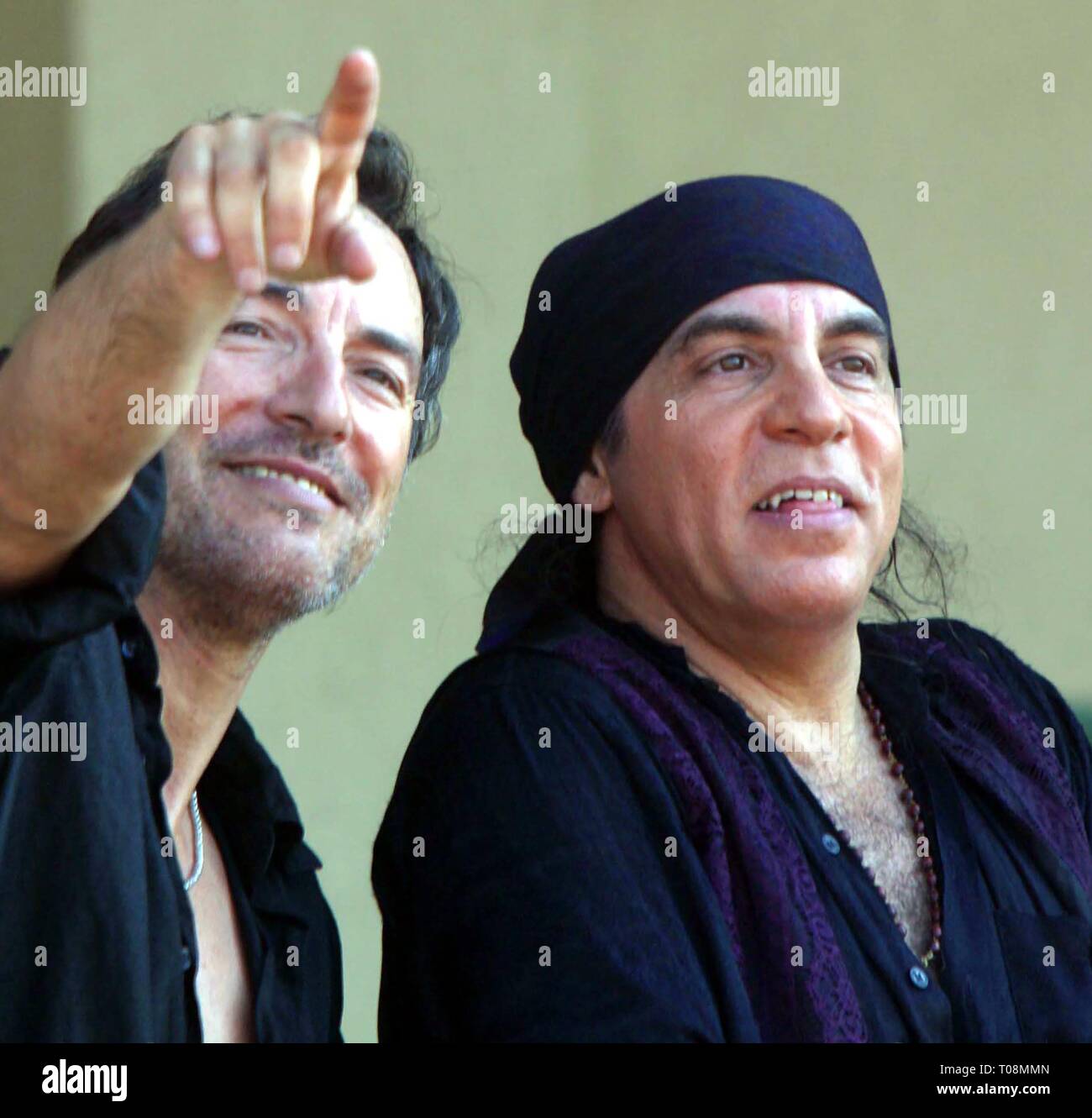 BRUCE SPRINGSTEEN UND STEVE VAN ZANDT IN DER TODAY SHOW in Asbury Park, NEW JERSEYÊ 2002 Foto von John Barrett/PHOTOlink Stockfoto