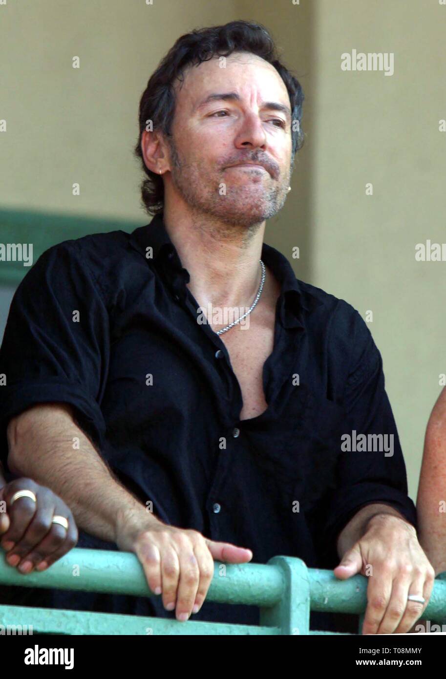 BRUCE SPRINGSTEEN FÜHRT IN DER TODAY SHOW in Asbury Park, NEW JERSEYÊ 2002 Foto von John Barrett/PHOTOlink Stockfoto