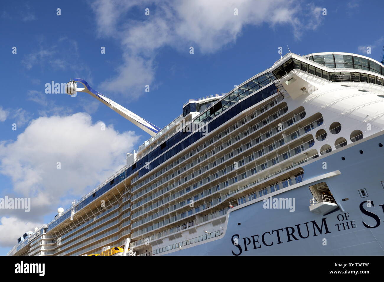 Das neue Kreuzfahrtschiff Spektrum der Meere ist am 17. März 2019 in Papenburg auf der Meyer Werft. Stockfoto