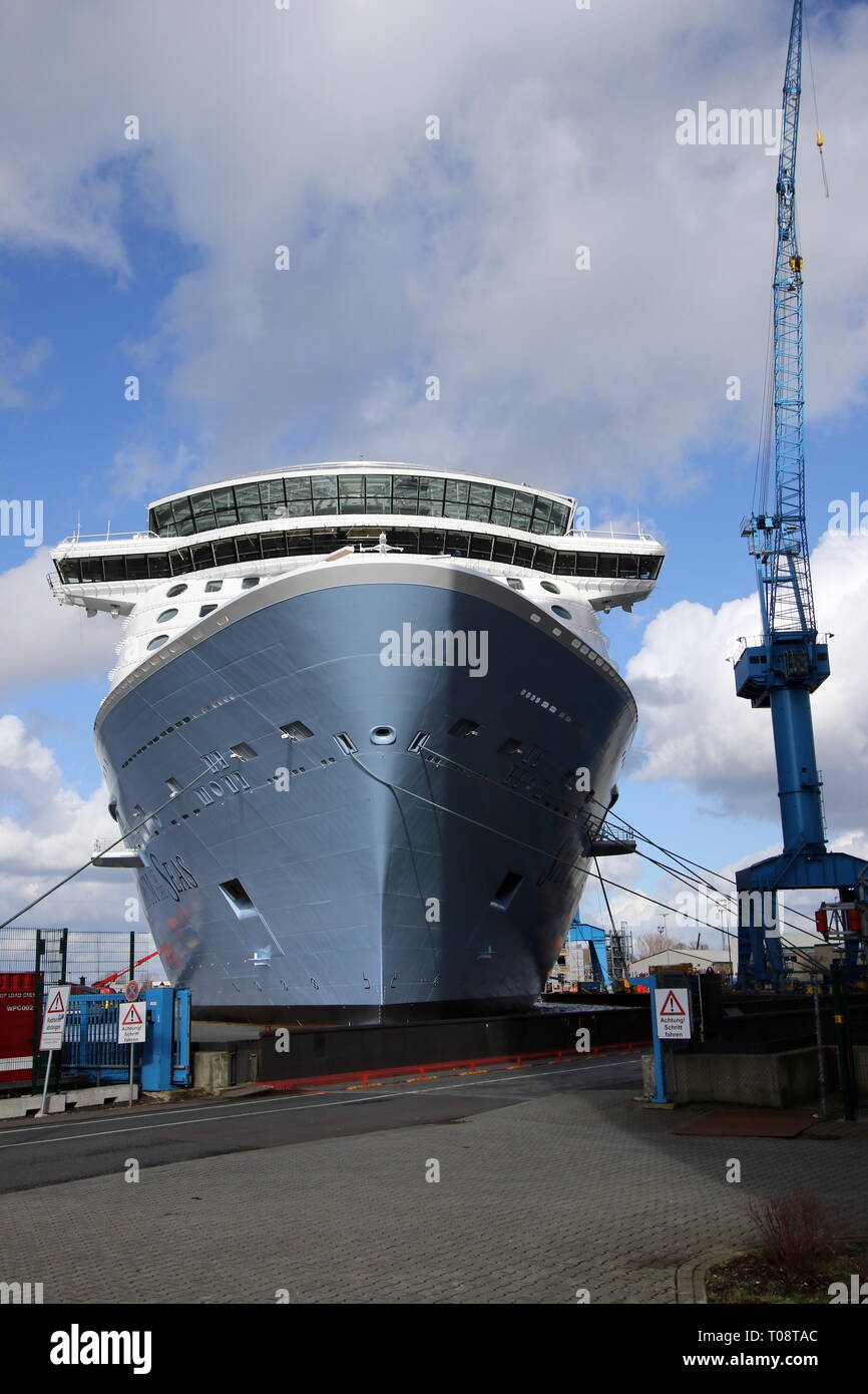 Das neue Kreuzfahrtschiff Spektrum der Meere ist am 17. März 2019 in Papenburg auf der Meyer Werft. Stockfoto