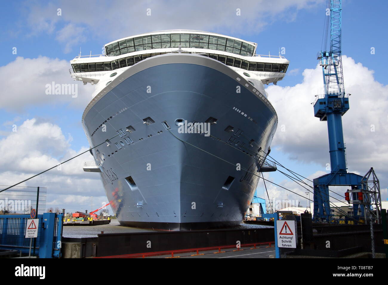 Das neue Kreuzfahrtschiff Spektrum der Meere ist am 17. März 2019 in Papenburg auf der Meyer Werft. Stockfoto