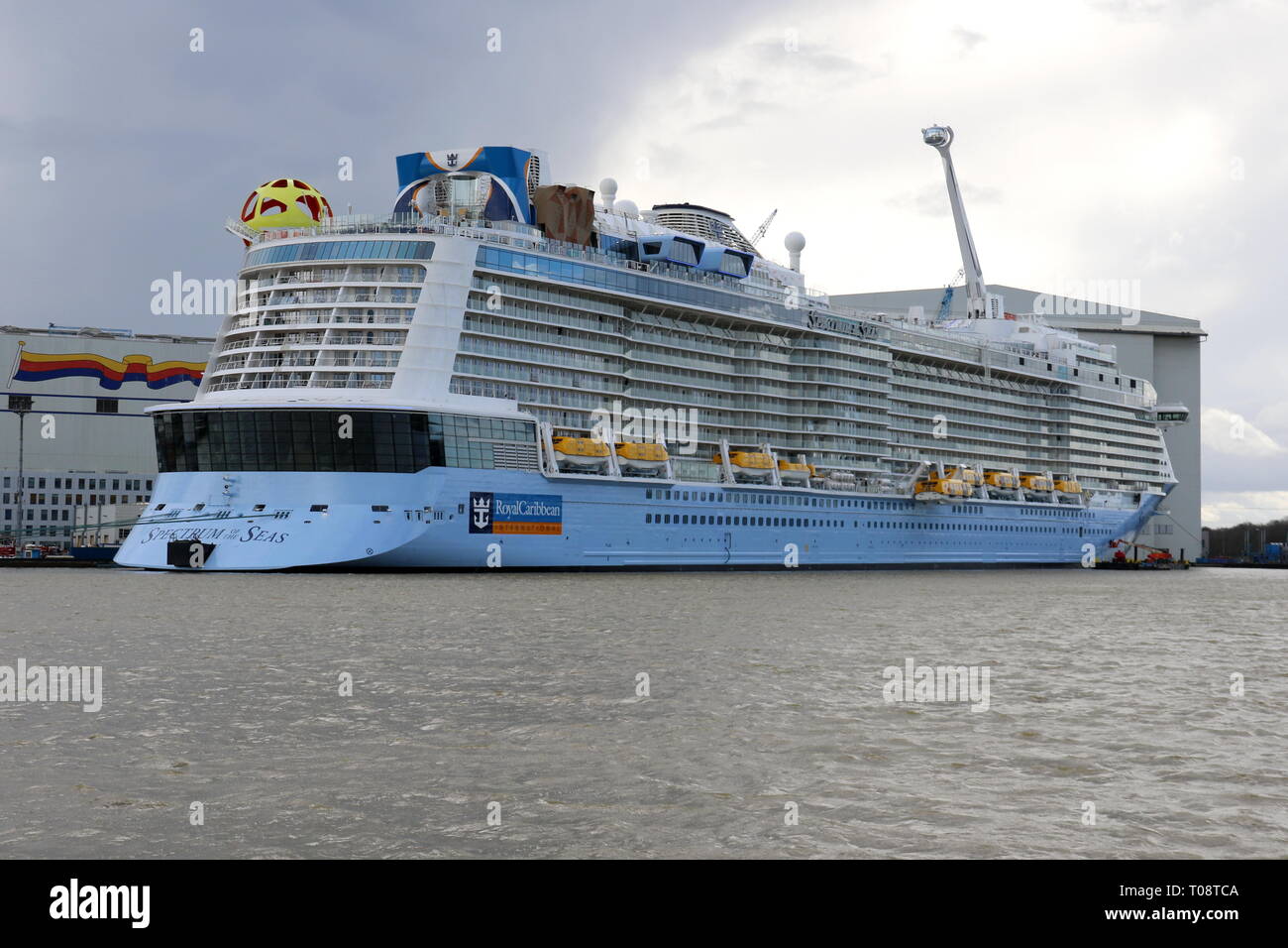 Das neue Kreuzfahrtschiff Spektrum der Meere ist am 17. März 2019 in Papenburg auf der Meyer Werft. Stockfoto