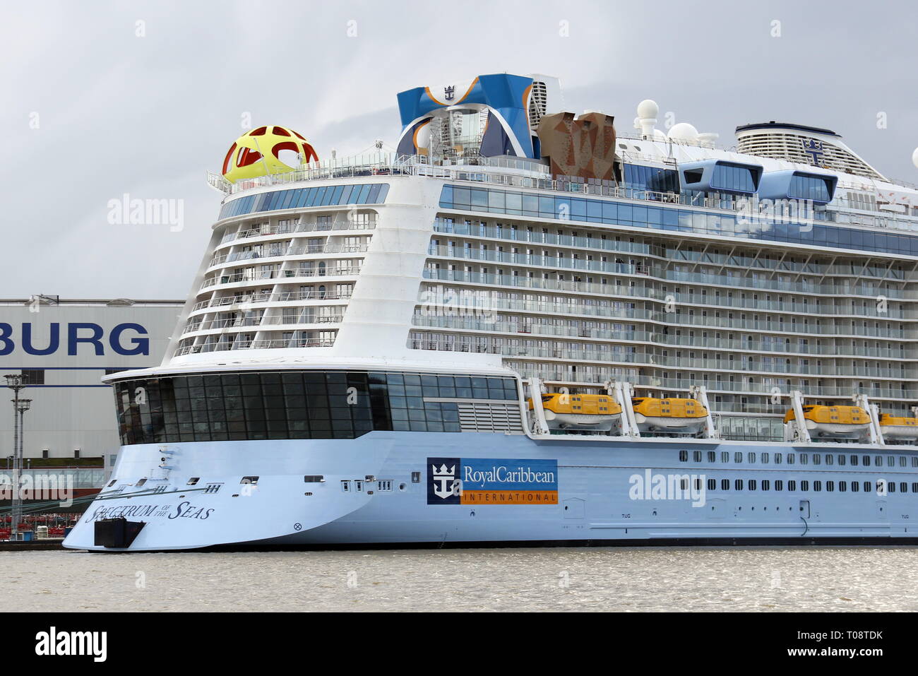 Das neue Kreuzfahrtschiff Spektrum der Meere ist am 17. März 2019 in Papenburg auf der Meyer Werft. Stockfoto