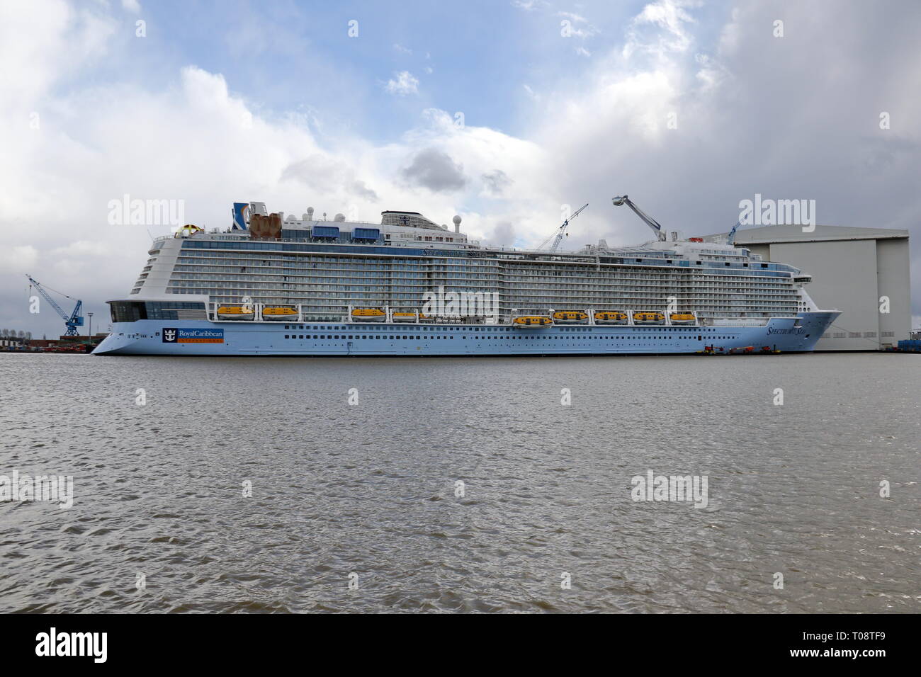 Das neue Kreuzfahrtschiff Spektrum der Meere ist am 17. März 2019 in Papenburg auf der Meyer Werft. Stockfoto