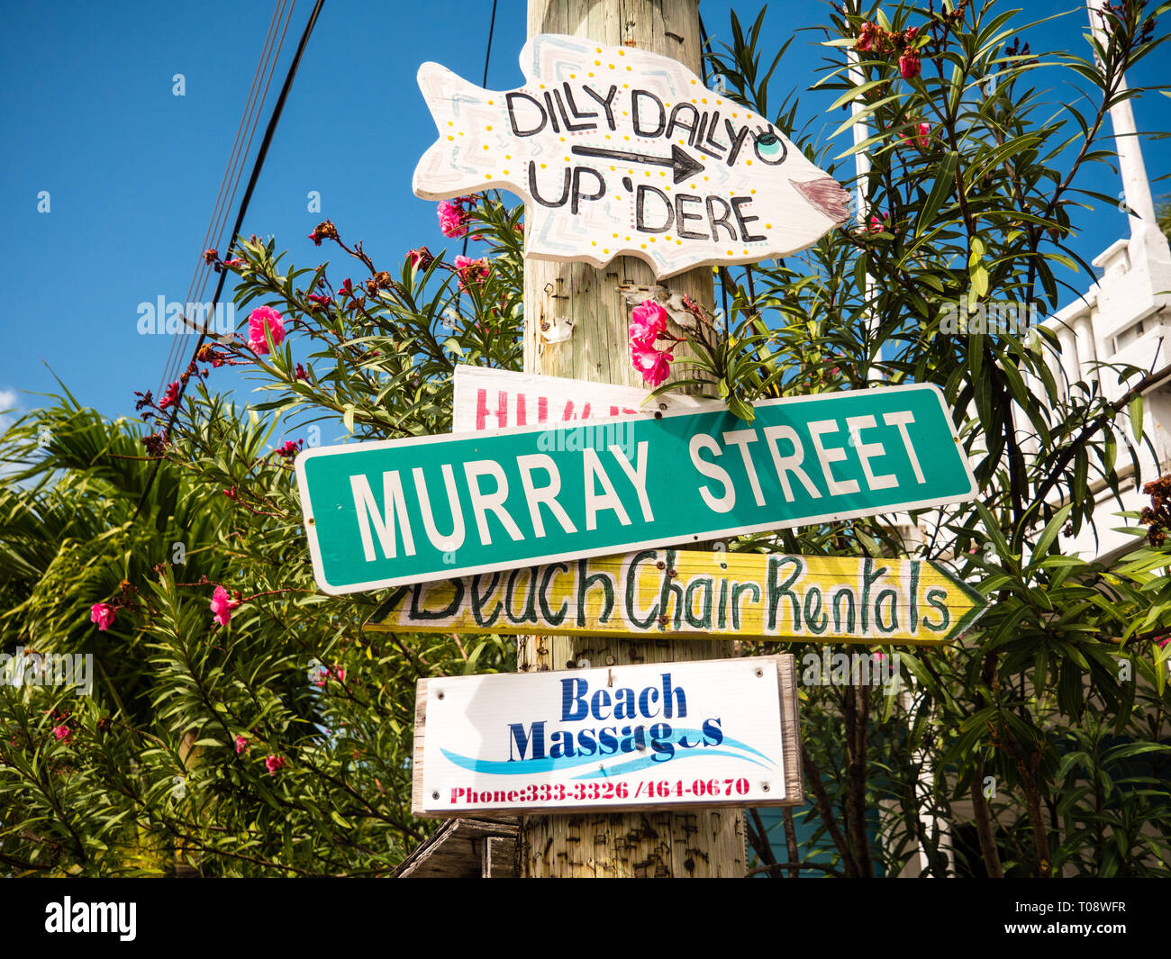 Murray Street Sign, klassische Dunmore Town Street, Dunmore Town, Harbour Island, Bahamas, in der Karibik. Stockfoto