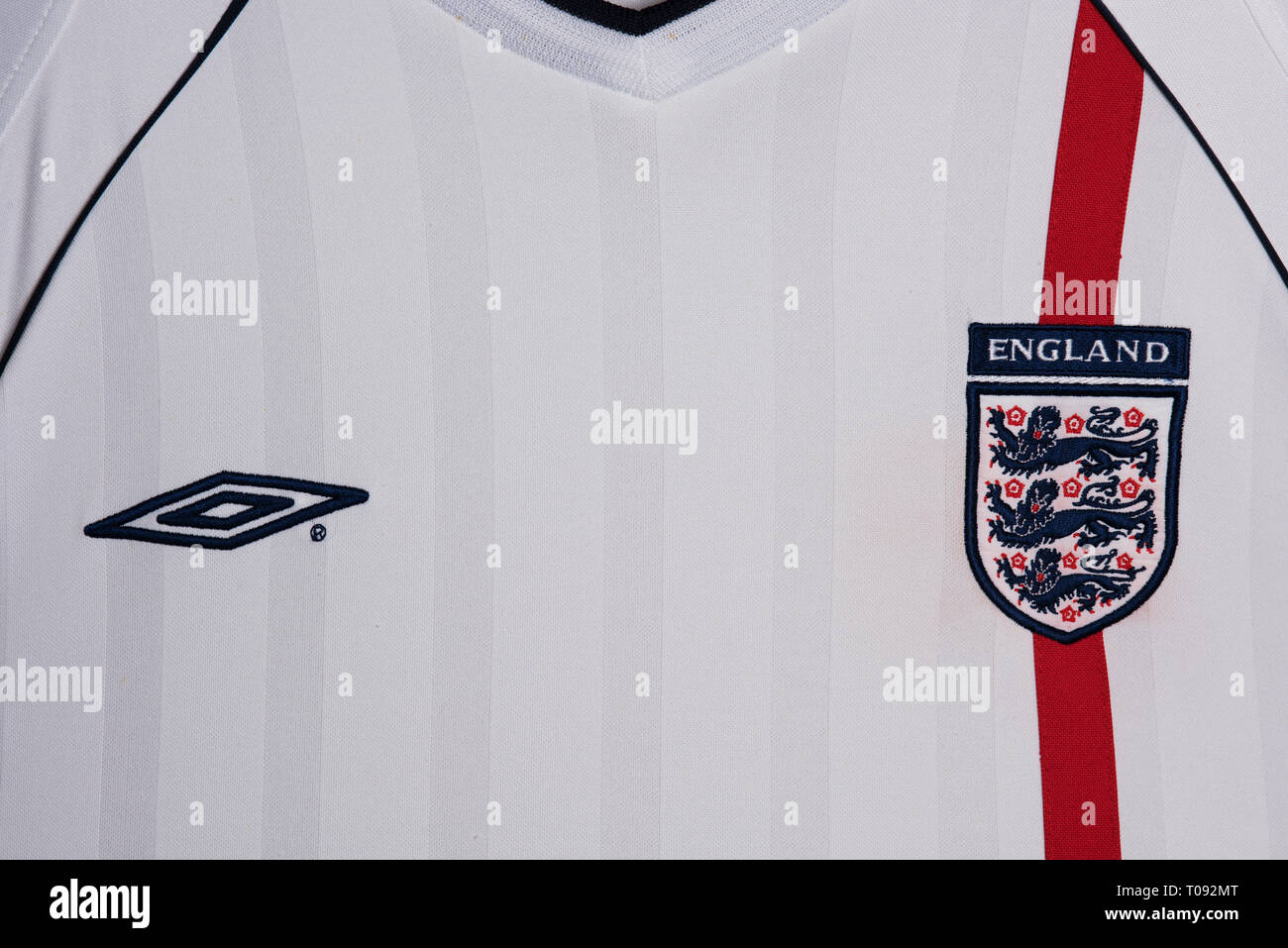 Nahaufnahme der Replik England Kit für die FIFA Fußball-Weltmeisterschaft 2002 in Japan und Südkorea. Stockfoto