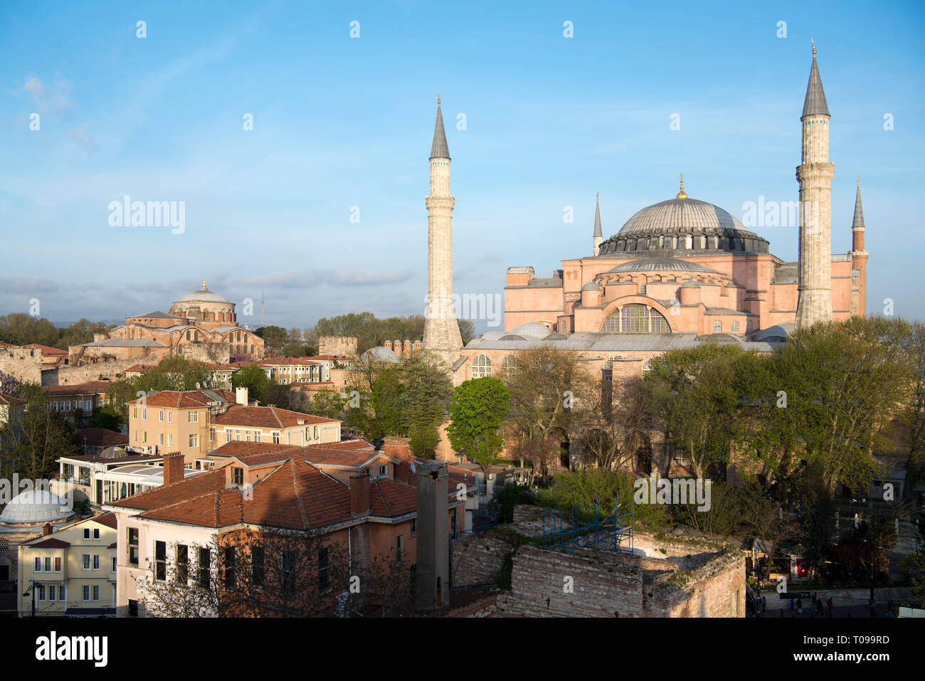 Türkei, Istanbul, Sultanahmet, die Hagia Sophia und die irenenkirche (links) Stockfoto