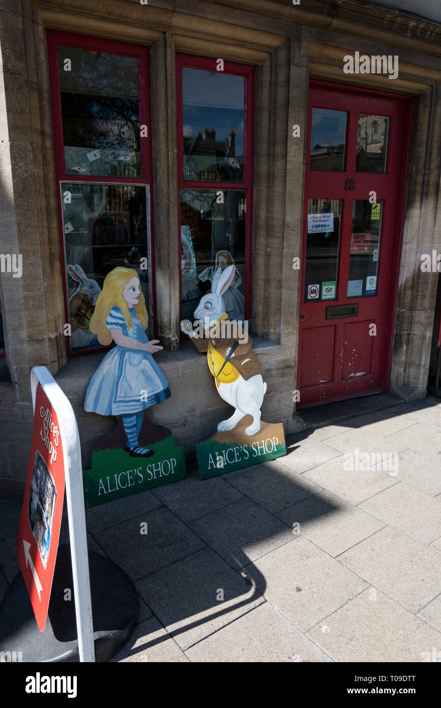 Eine Alice im Wunderland shop auf St. Aldates Street in Oxford, Oxfordshire, Großbritannien Stockfoto