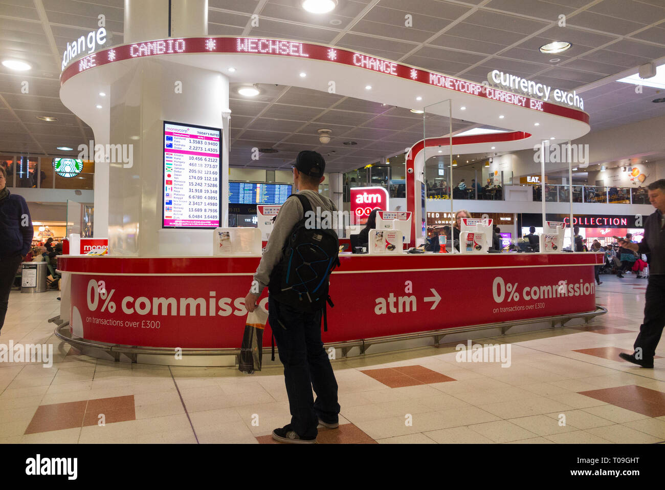 Bureau de Change Office betrieben von moneycorp; North Terminal, Gatwick Airport. London. UK. (104) Stockfoto