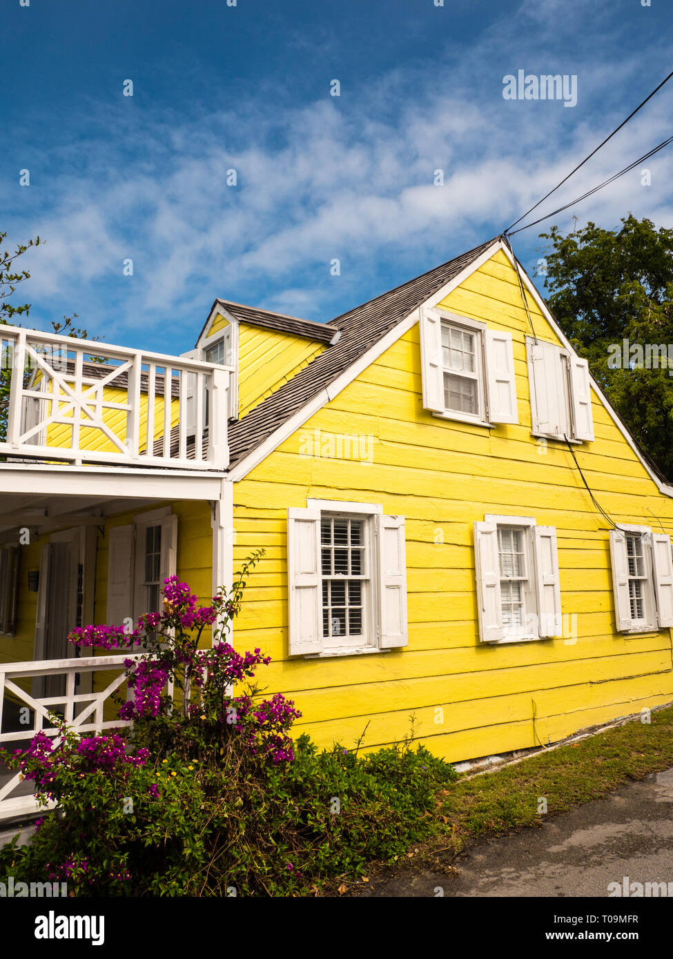 Classic Gelb Bahamas House, Dunmore Town, Harbour Island, Bahamas, Karibik, Stockfoto
