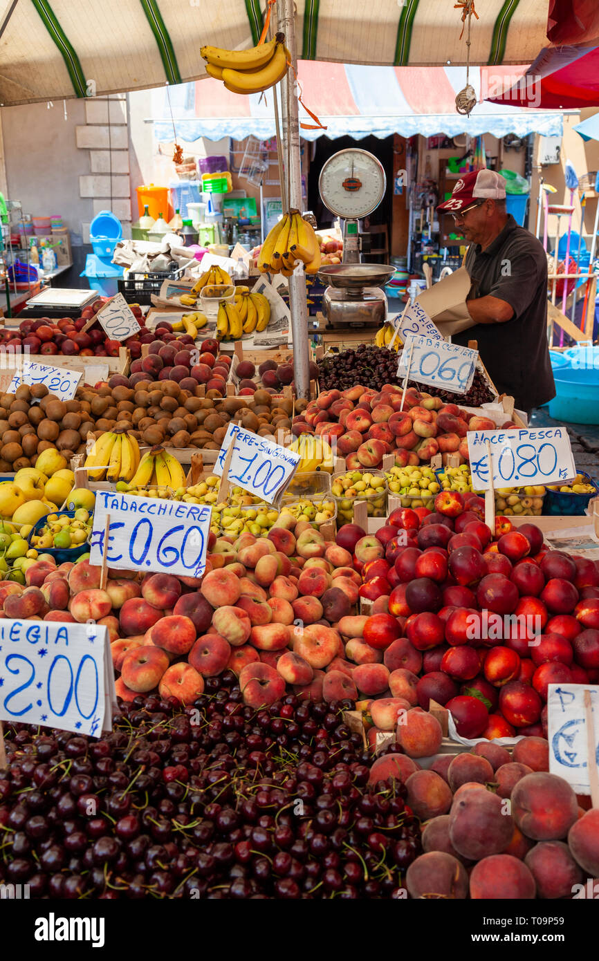 Bunten Obst- und Gemüsemarkt in Catania, Sizilien, Italien Stockfoto