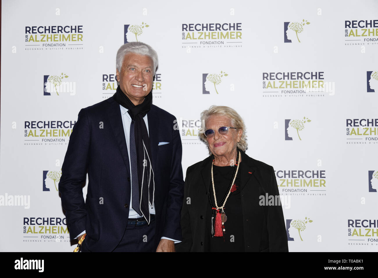 Paris, Frankreich. 18. Mär 2019. Veronique de Villele (L) und ein Gast-Fotoshooting des 14 Gala 2019 des Vereins für die Alzheimer Forschung im Olympia in Paris am 18. März 2019 Credit: Véronique PHITOUSSI/Alamy leben Nachrichten Stockfoto