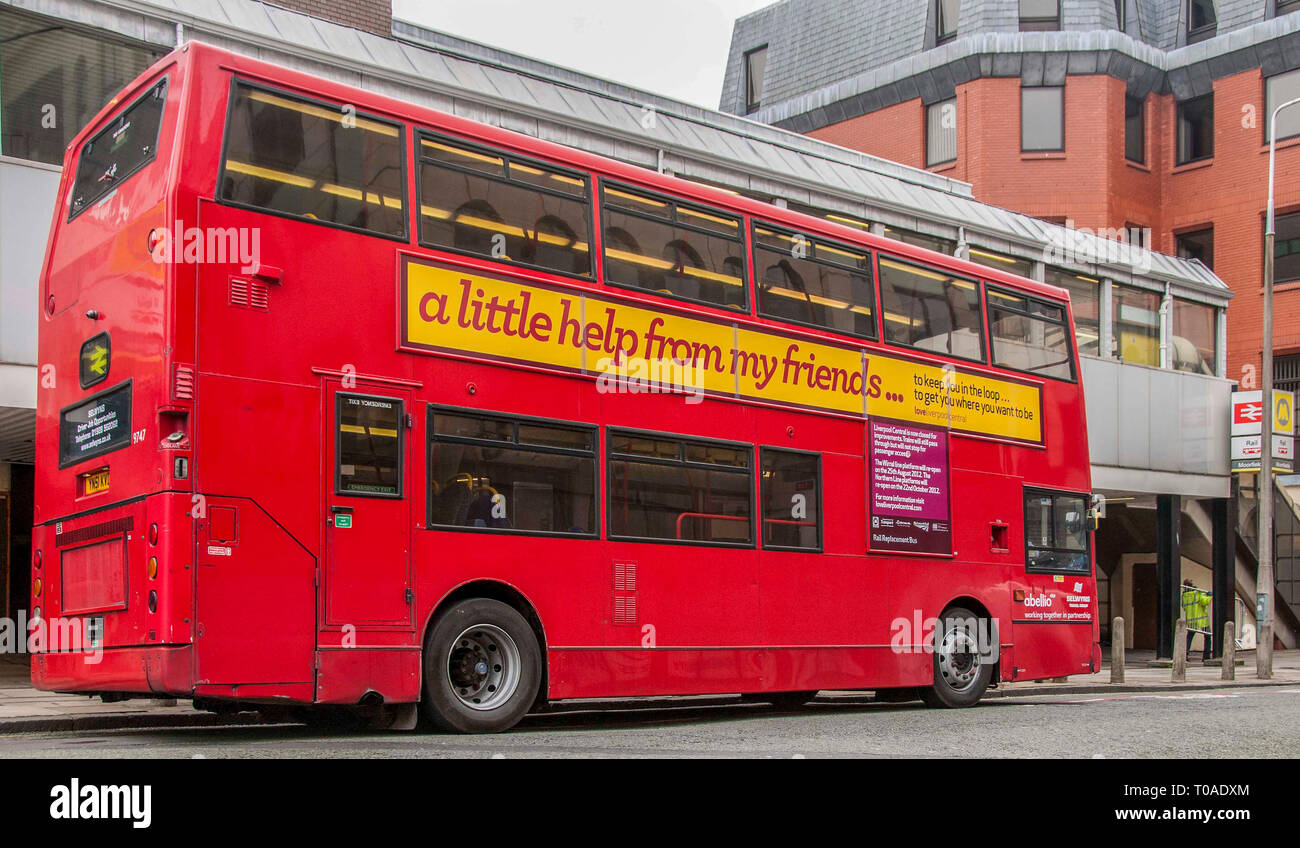 Merseytravel und Merseyrail Austausch bus service roter Bus Doppeldecker Stockfoto