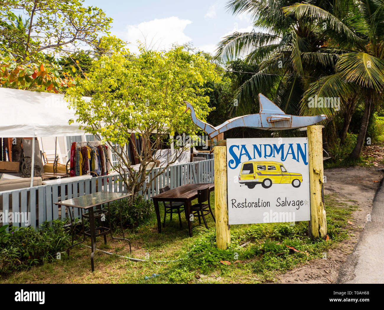 Sandman Restaurierung Bergung Shop, Dunmore Town, Harbour Island, Eleuthera, Bahamas, in der Karibik. Stockfoto