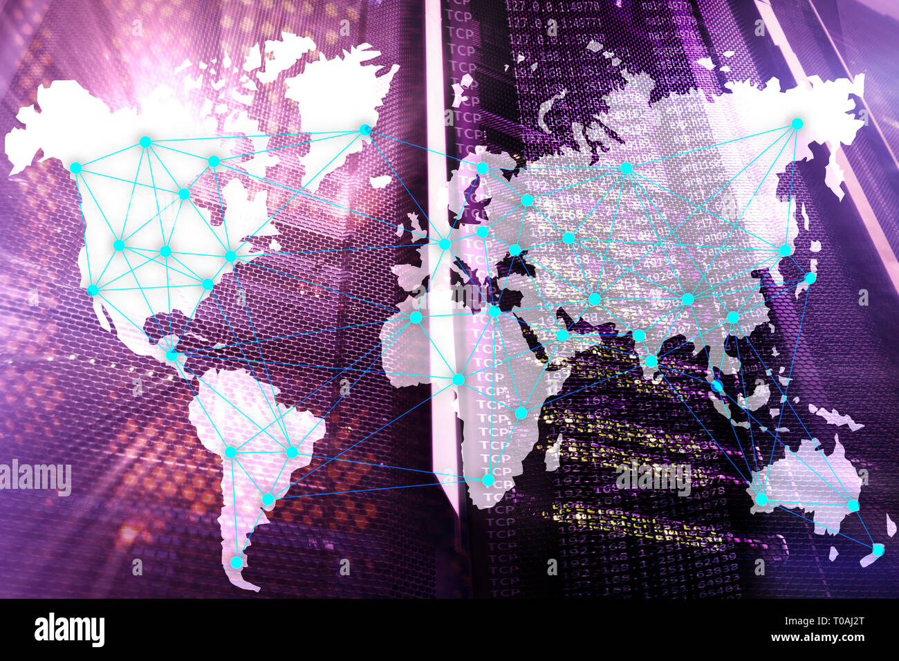 Internet und Telekommunikation Konzept mit Weltkarte auf server Raumhintergrund Stockfoto