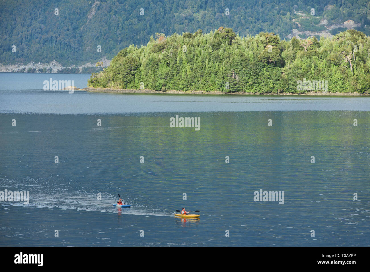 Kajak die Puyuhuapi Fjord in der ventisquero Sound, Patagonien, Aysen, Chile Stockfoto