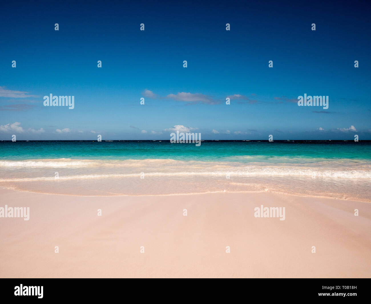 Landschaft von tropischen Strand, Pink Sands Beach, Dunmore Town, Harbour Island, Eleuthera, Bahamas, in der Karibik. Stockfoto
