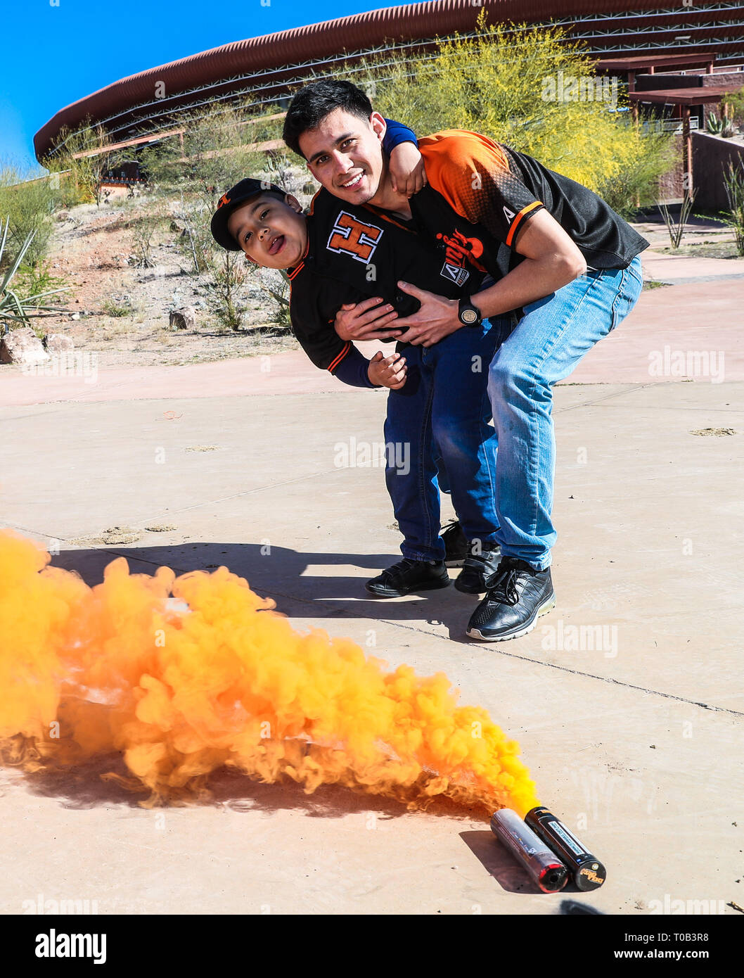 Pumpen Rauch, Rauch, Rauch, Naranjeros, bombas de Humo, humo, humo de Colores, Naranjeros Stockfoto