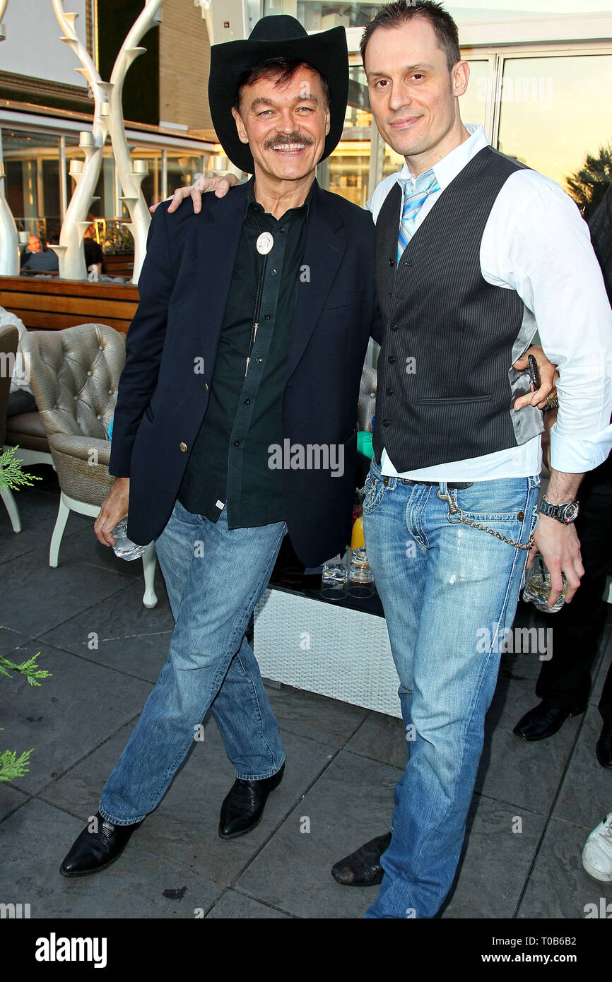 New York, NY, USA. 05 Jun, 2013. Randy Jones, Keith Collins am Mittwoch, Juni 5, 2013 Retro Dance Party mit Prominenten Host Randy Jones bei XVI Lounge auf dem Dach in New York, NY, USA. Quelle: Steve Mack/S.D. Mack Bilder/Alamy Stockfoto