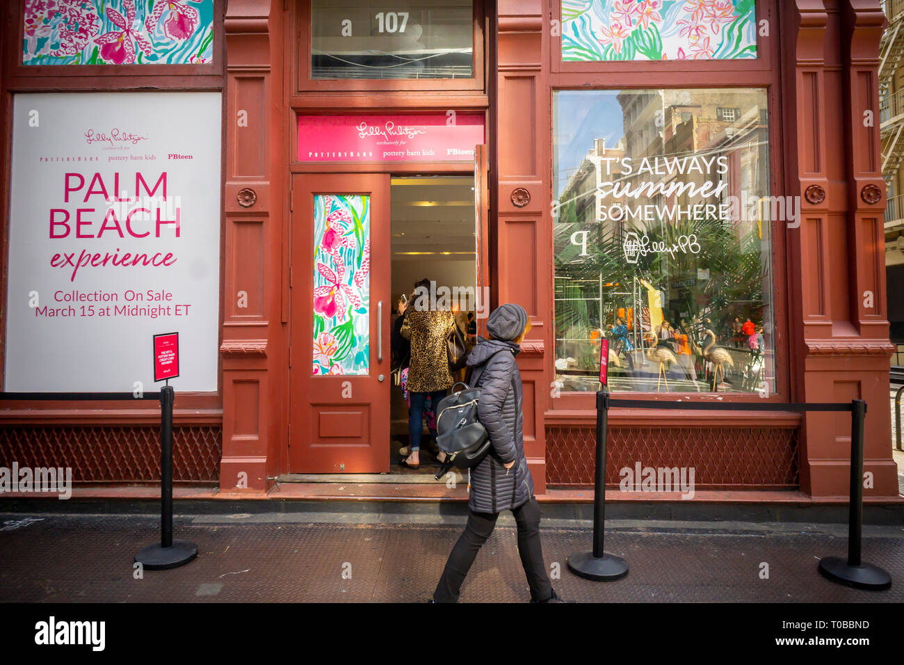 Die Lilly Pulitzer für Pottery Barn Zusammenarbeit pop-up in Soho in New York am Donnerstag, 14. März 2019. Die Zusammenarbeit stellt Lilly Pulitzer Palm Beach style Designs auf iconic Pottery Barn zu Hause waren. Das pop-up ist der "Palm Beach" und dient als Vorschau für die Ware auf den online Verkauf um Mitternacht gehen. (© Richard B. Levine) Stockfoto
