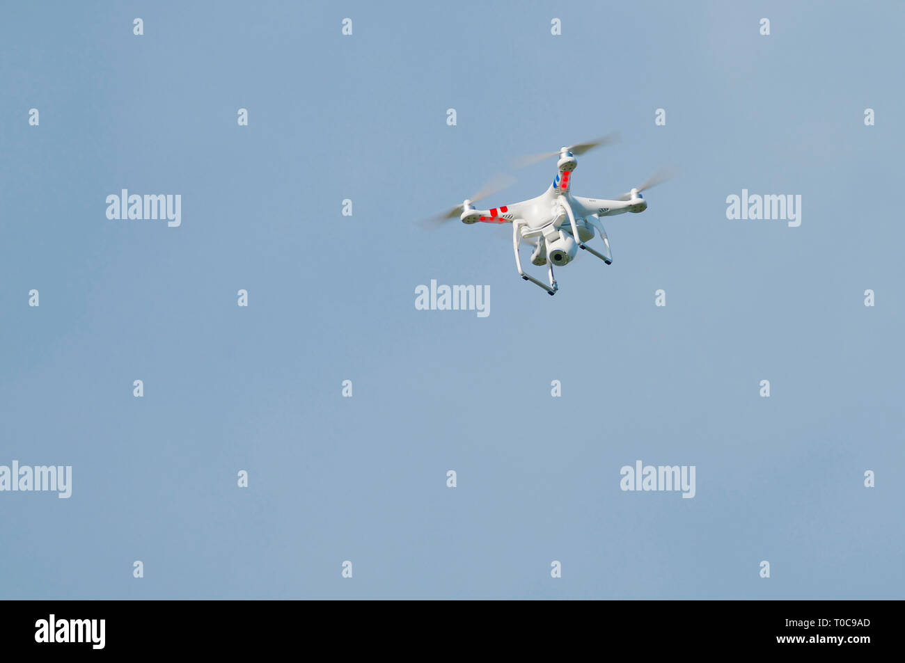 Eine persönliche Drone mit Kamera schwebt Stockfoto