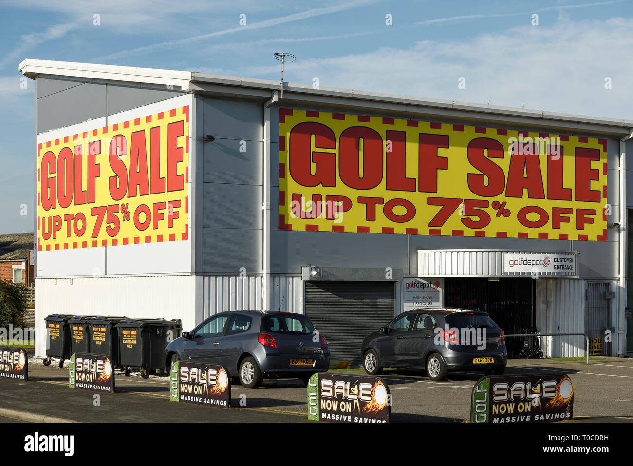 Ein Golf Verkauf Shop auf eine Retail Park in Chester GROSSBRITANNIEN Stockfoto