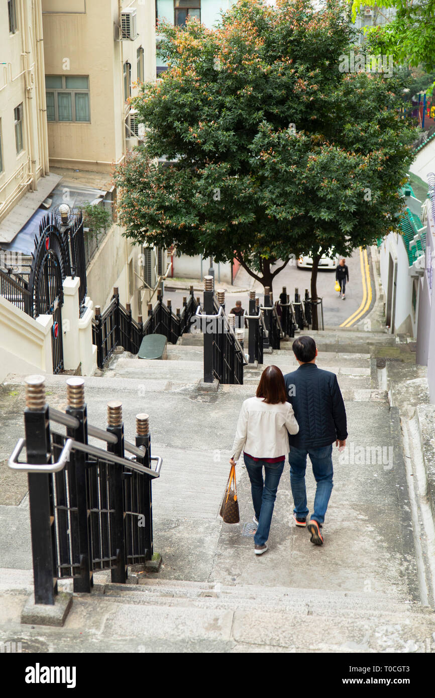 Menschen zu Fuß nach unten Ladder Street, Sheung Wan, Hong Kong Island, Hong Kong Stockfoto
