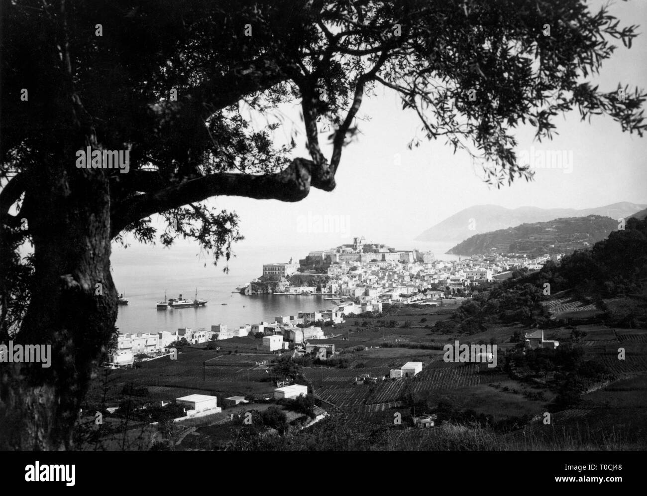 Panorama, Insel Lipari, Äolische Inseln, Sizilien, Italien 1930-40 Stockfoto