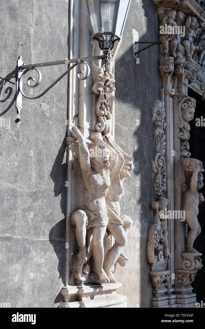 CATANIA, Italien - 18 Jan 2019: Einrichtung des Palazzo Biscari in Catania, Italien, mit dem sizilianischen Barock ball Zimmer Halle und Rezeption. Stockfoto