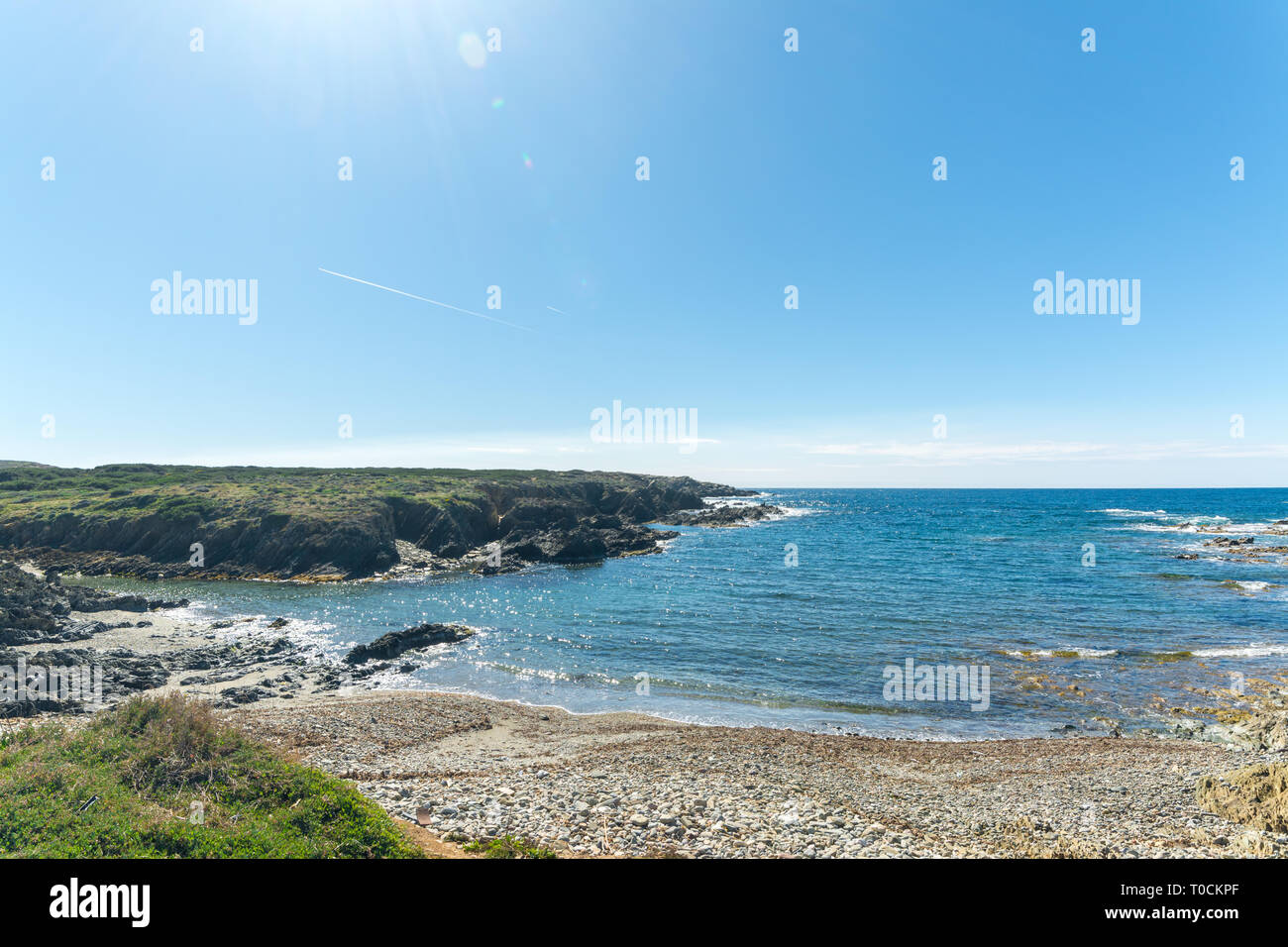 Landschaft der sardischen Küste von Coscia di donna, im Nordwesten von Sardinien, an einem sonnigen Tag Stockfoto