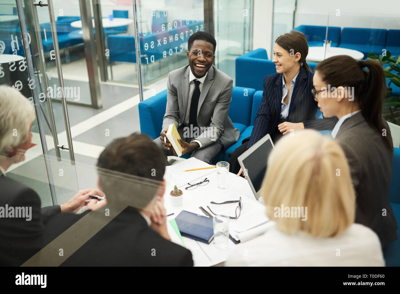 Multi-ethnischen Gruppe Diskussion Stockfoto