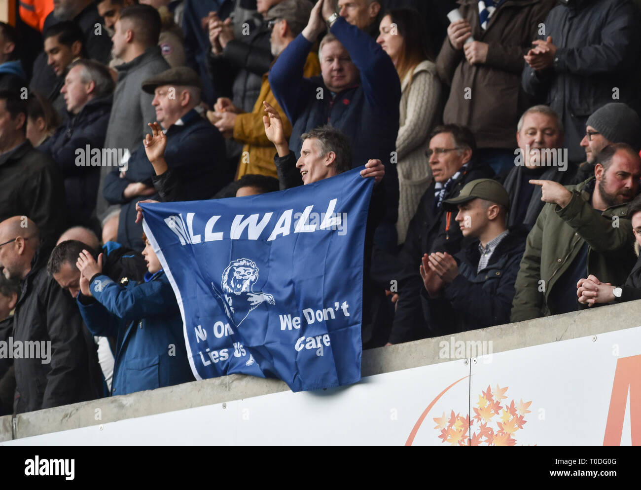 Bermondsey Borough of Southwark London UK - Fans des Millwall-Fußballclubs - nur zur redaktionellen Verwendung. Keine Verkaufsförderung. Für Fußballbilder Stockfoto