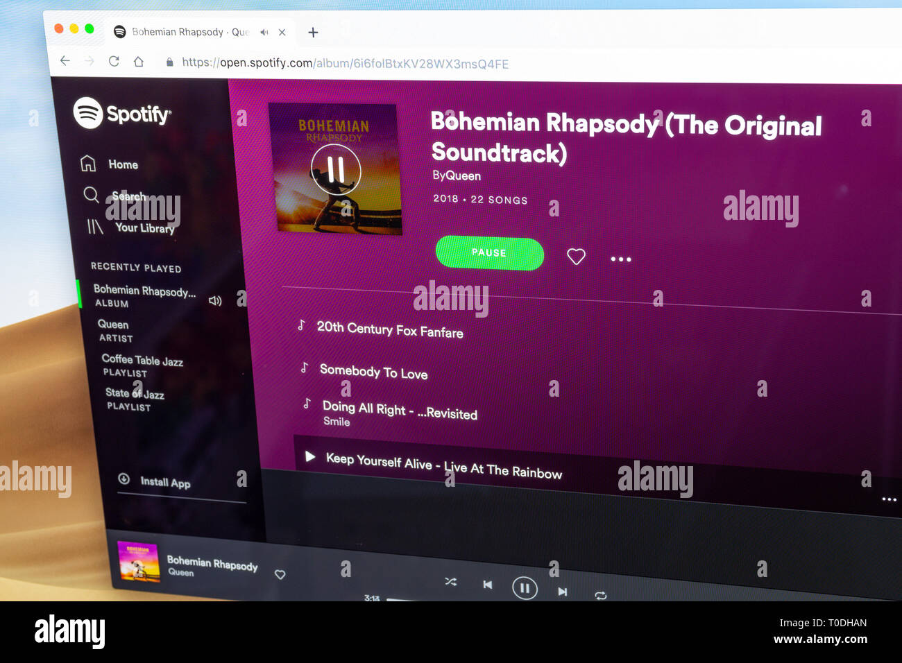 Spotify Queen Bohemian Rhapsody Album spielen in Desktop Browser auf dem Computer Stockfoto