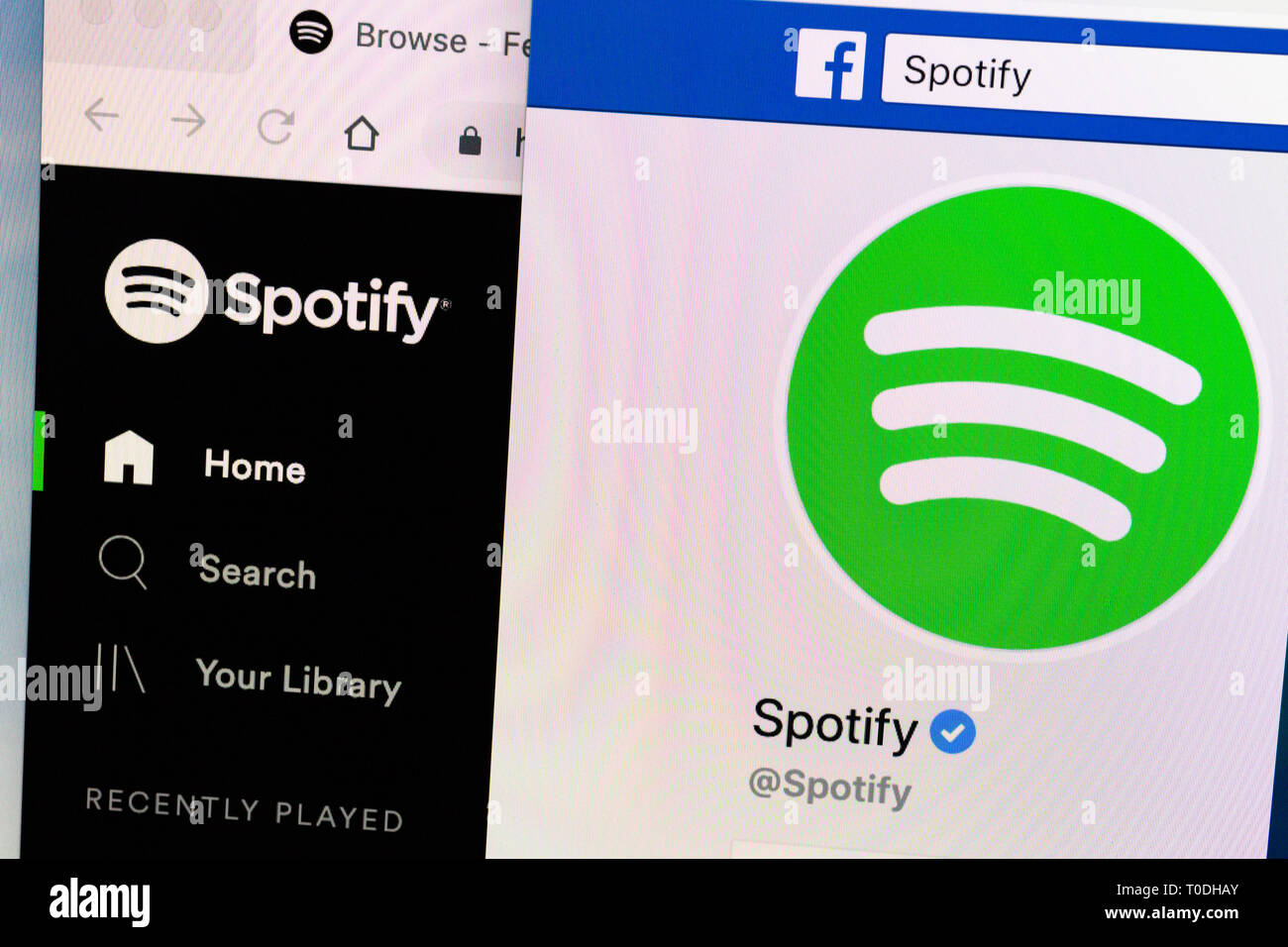 Spotify Homepage Menü und Spotify Facebook-Profil Logo im Desktop-Computer-Browser Stockfoto