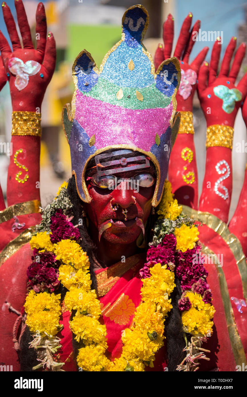 Frau Kleid als hinduistische Göttin Kali, Tamil Nadu, Indien, Asien Stockfoto