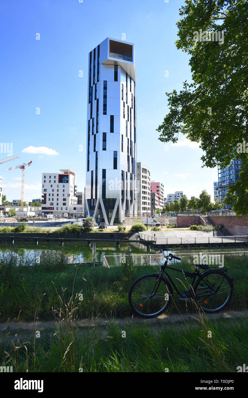 Straßburg (nord-östlichen Frankreich): Gebäude namens "Tour Elithis Donau, in die Donau umweltfreundliche Bezirk, der weltweit erste Energie-plus residentia Stockfoto