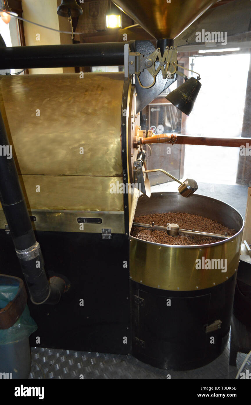 Kaffeeröster Abkühlung frisch geröstet Stockfoto