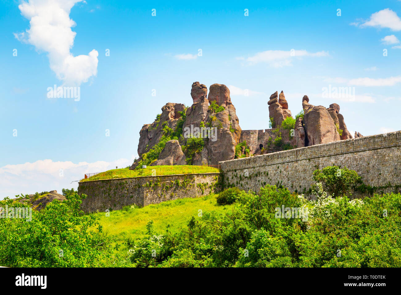 Belogradchik Felsen Felsen und Wand an der alten Festung Kaleto, Bulgarien Stockfoto