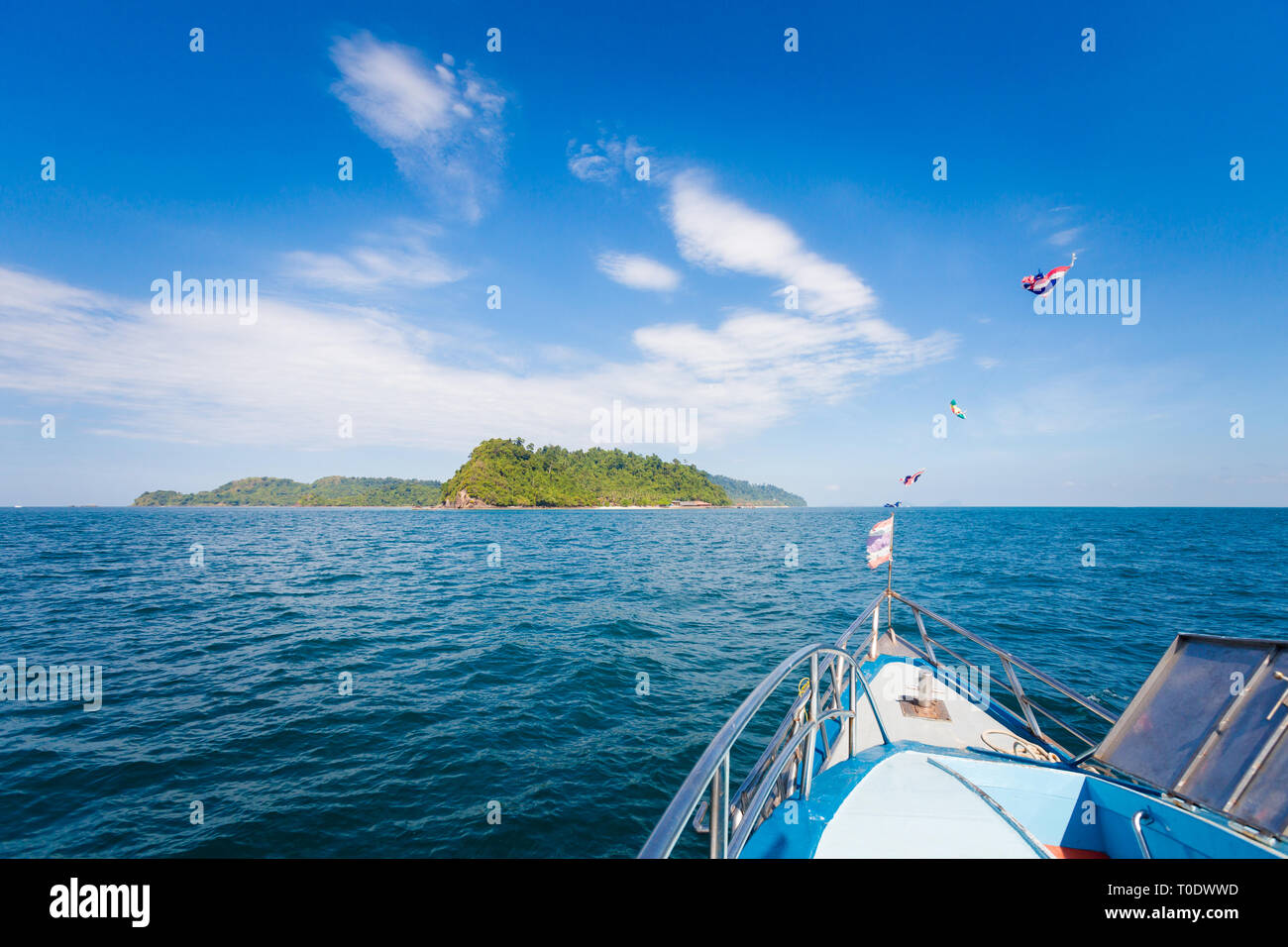 Sommer Marine auf der tropischen Insel Koh Ngai Insel in Thailand. Landschaft aus dem Meer entnommen Stockfoto