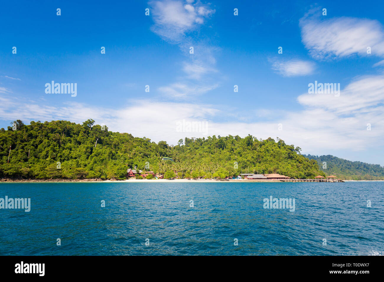 Sommer Marine auf der tropischen Insel Koh Ngai Insel in Thailand. Landschaft aus dem Meer entnommen Stockfoto