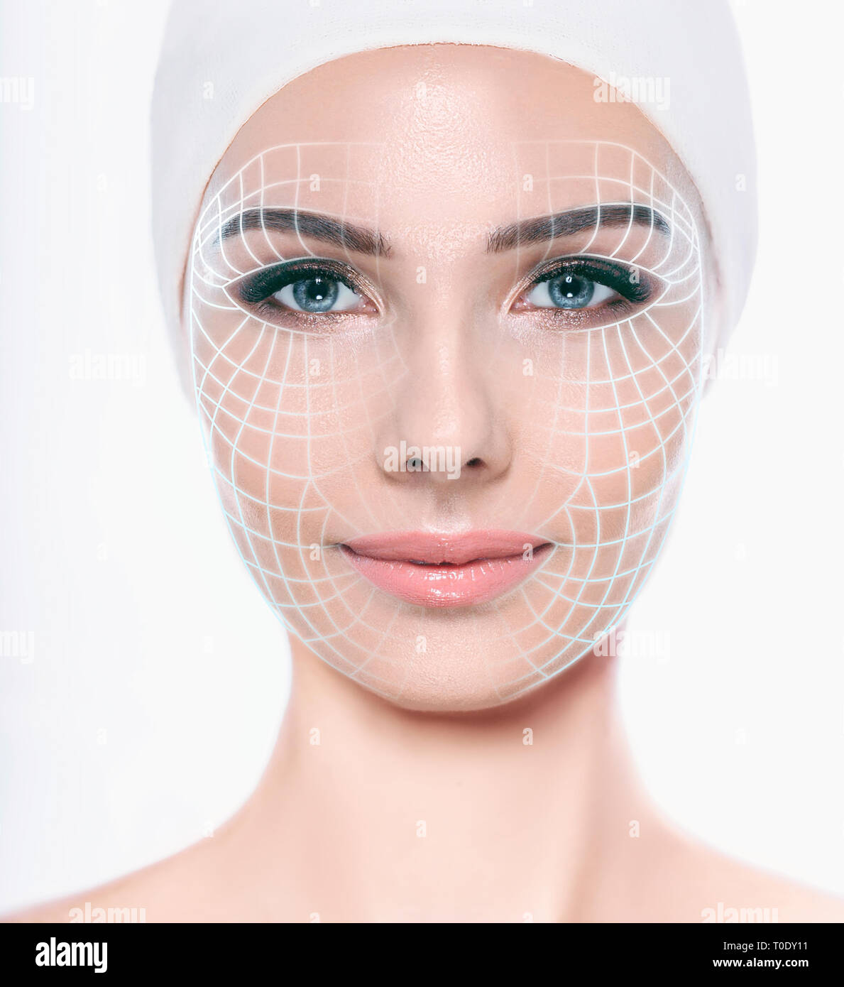 Schöne Frau Gesicht mit anheben Pfeile auf der Haut. Konzept der lifting Gesicht, Mesotherapie und Anti Aging Kosmetik Verfahren Stockfoto