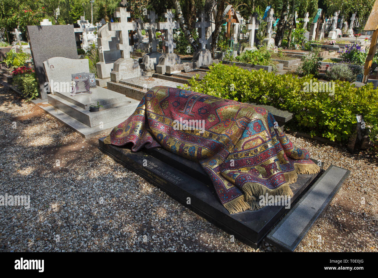 Grab von Russischen Balletttänzer Rudolf Nureyev auf dem Russischen Friedhof in Sainte-Geneviève-des-Bois (Saint-Florent-le-Vieil Russe de Sainte-Geneviève-des-Bois) in der Nähe von Paris, Frankreich. Stockfoto