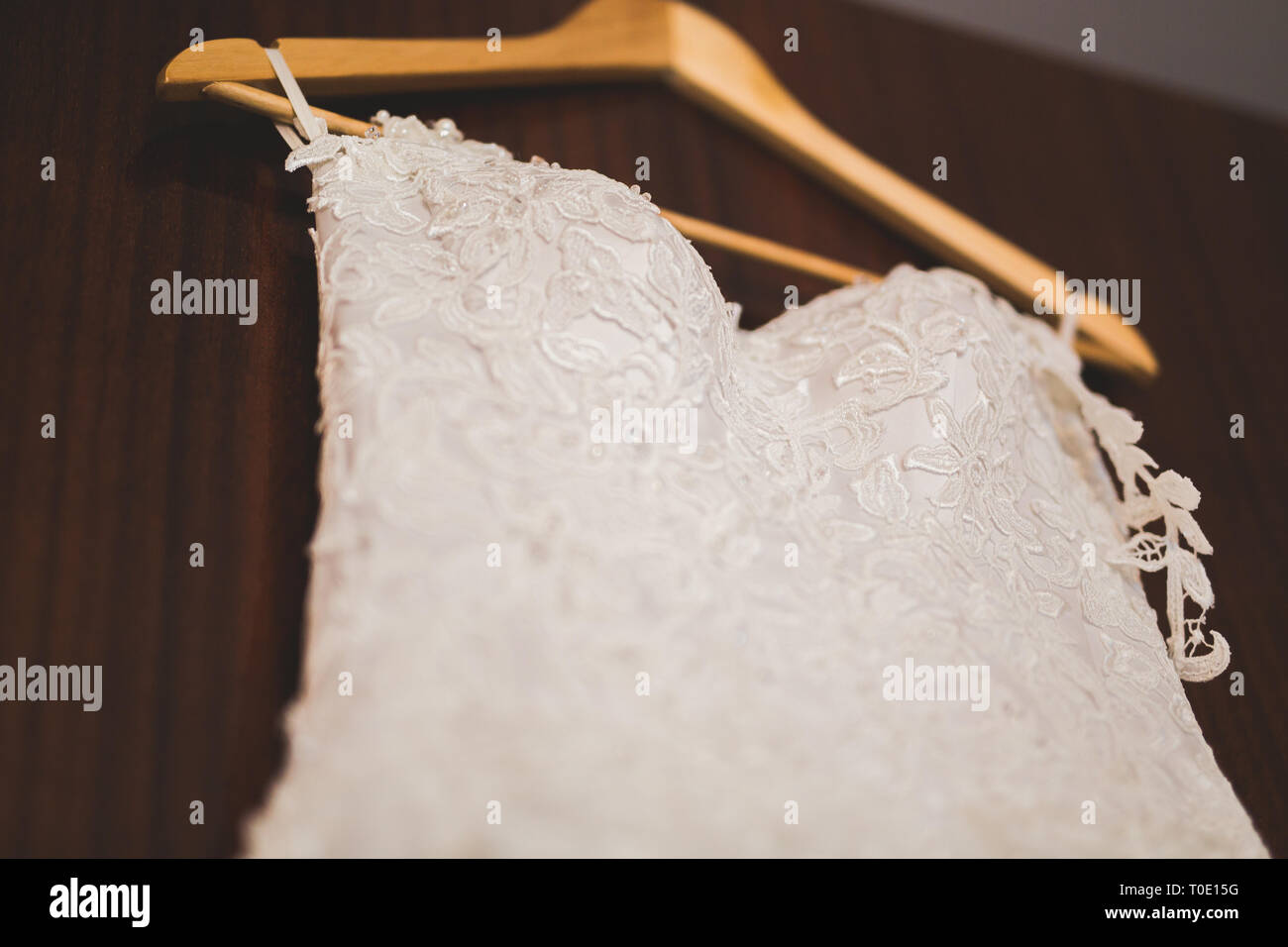 Die perfekte Hochzeit Kleid im Zimmer der Braut Stockfoto