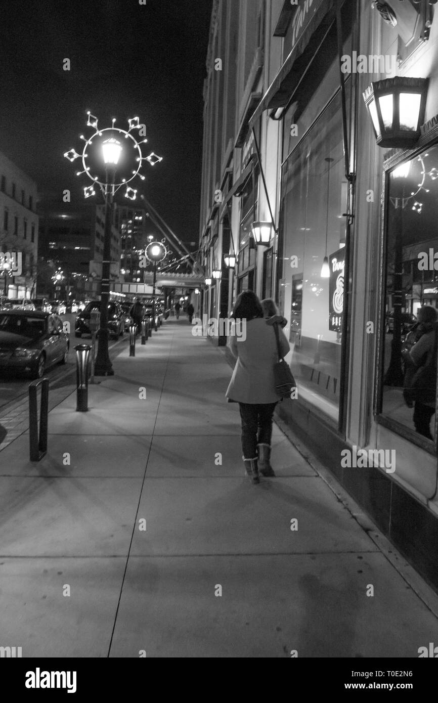 Warme winter Abend mit einem schönen Sonnenuntergang. Stockfoto