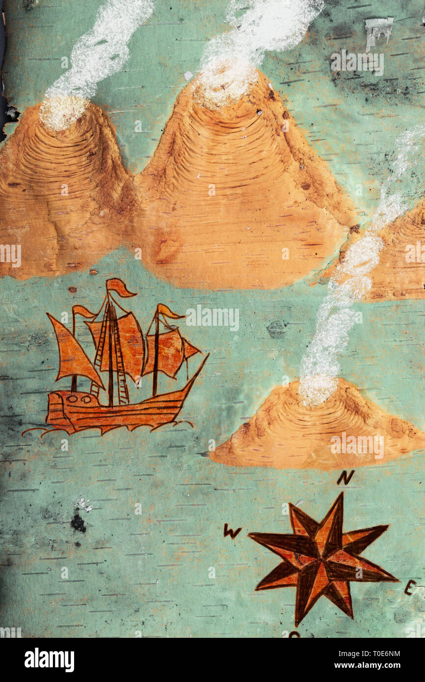 Seekarte mit Illustrationen von einem Segelschiff, eine Kompassrose und vulkanischen Inseln in der Reihenfolge der Antiquitäten auf einer natürlichen Holz- birkenrinde zurück Stockfoto