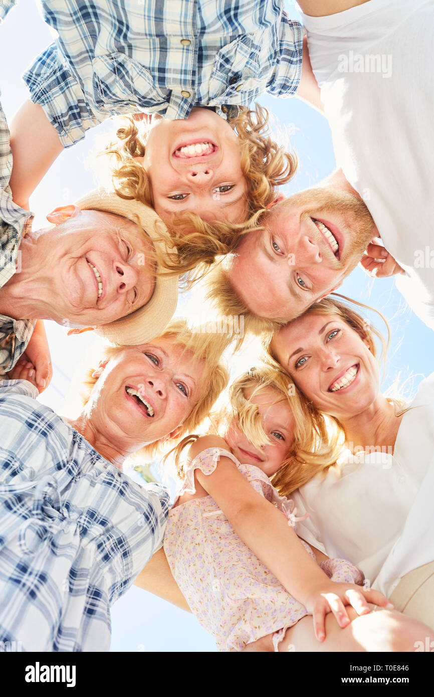 Gerne drei Generation im Sommer als eine harmonische Gemeinschaft Stockfoto