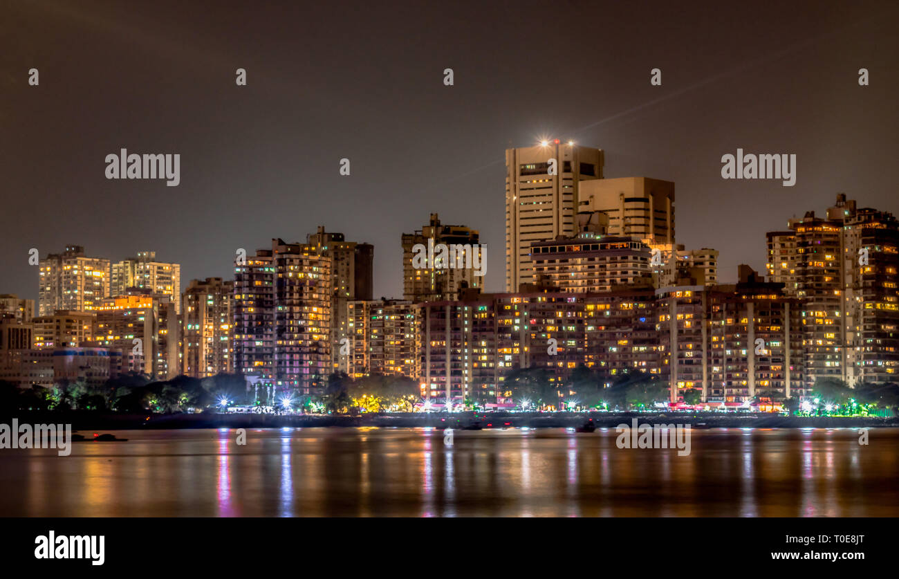 Schöne Aussicht von Colaba Skyline von Nariman Point der Marine Drive in Mumbai gesehen, ist ein Symbol von Mumbai Entwicklung und als Finanzzentrum. Stockfoto