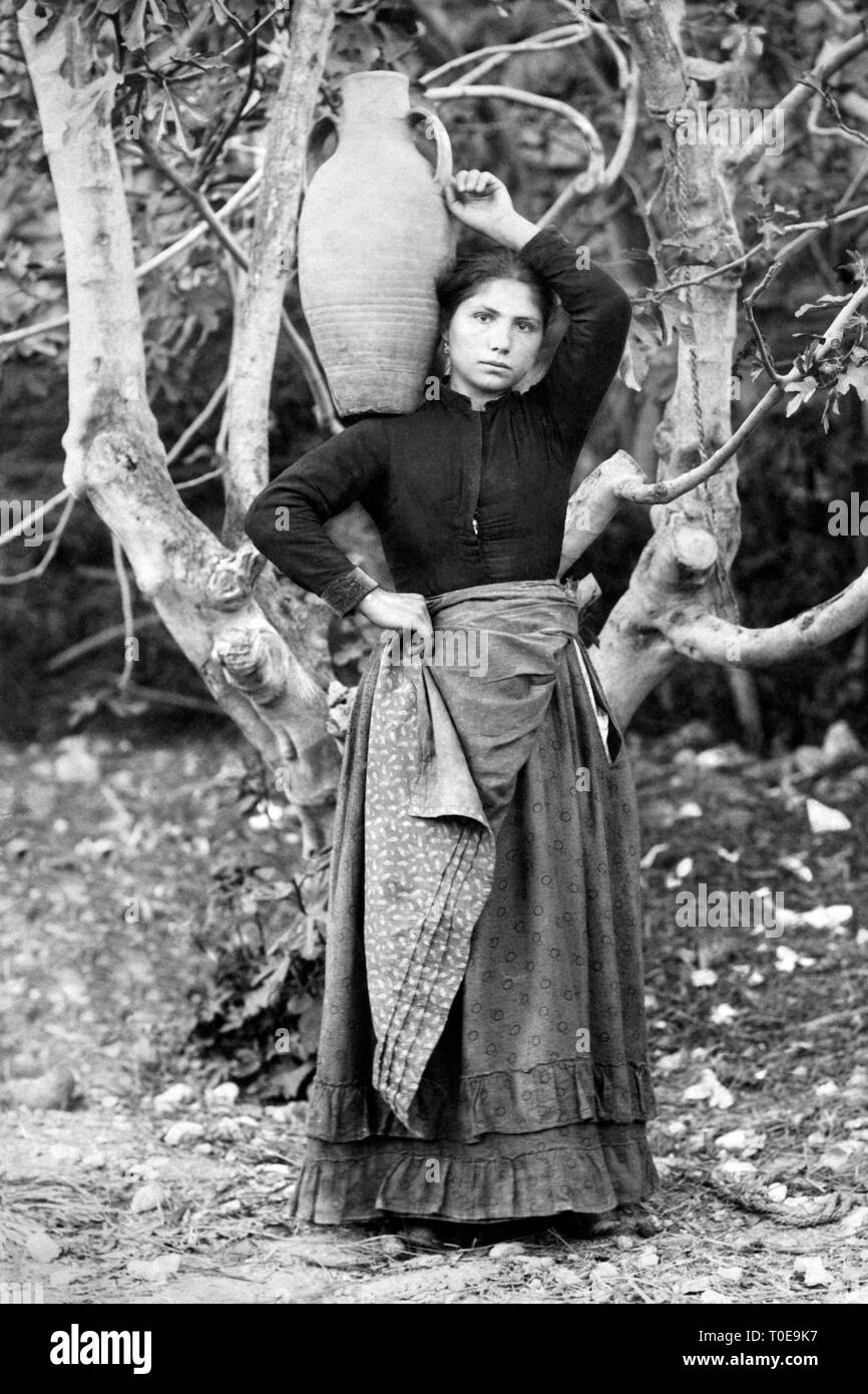 Terrakotta container, Agrigento, Sizilien, Italien 1900-10 Stockfoto