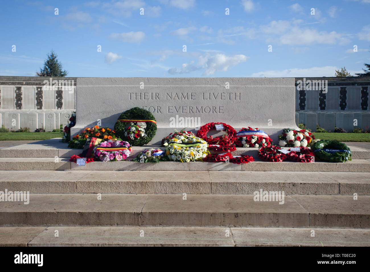 Kreuz des Opfers am Tyne Cot Friedhof der Commonwealth War Graves Commission für WWI britische Soldaten, Flandern, Belgien Stockfoto